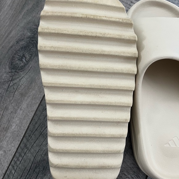 Yeezy slides - Picture 2 of 7